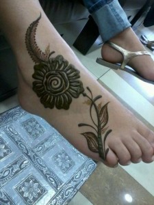 11_نقش_حنا_ناعم_للقدم_من_صالون_رشنا_للحنا_-_Rachna_Salon_11.preview