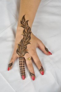 2_نقش_حناء_عصري_لليد_من_صالون_رشنا_للحنا_-_Rachna_Salon___2.preview