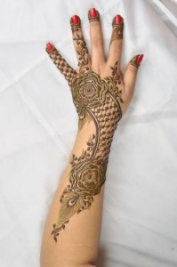 4_نقش_حنا_لليد_والزراع_دقيق_وملفت_صالون_رشنا_للحنا_-_Rach_4.preview