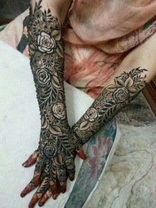 Beautiful-and-Best-Mehndi-Designs-For-Women4