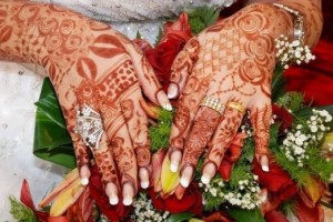 Bridal-Hands-Finger-Mehendi-Design-520x348