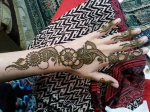 Front-Hand-Mahndi-Designs-28