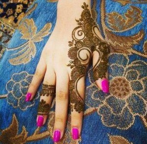 New-Mehndi-Design-Eid-Days-for-Young-Girls-2015-7