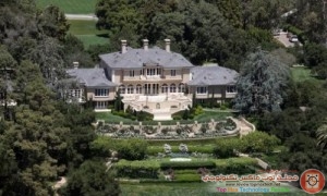Oprah-Winfrey-Home-Photo-e1312873228595