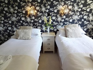 sensual-guest-room