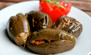 طريقة عمل المكدوس الحريف