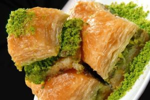 طريقة عمل البقلاوة بالفستق