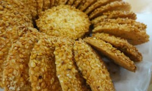 طريقة عمل بسكويت السمسم