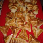 معجنات كرواسون مع صوص الحلويات 