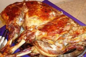 خروف بالبهارات مع أرز بالخلطة