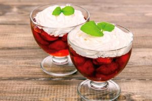  طريقة عمل جيلى الفروالة و الكريم شانتيه حلويات رمضان