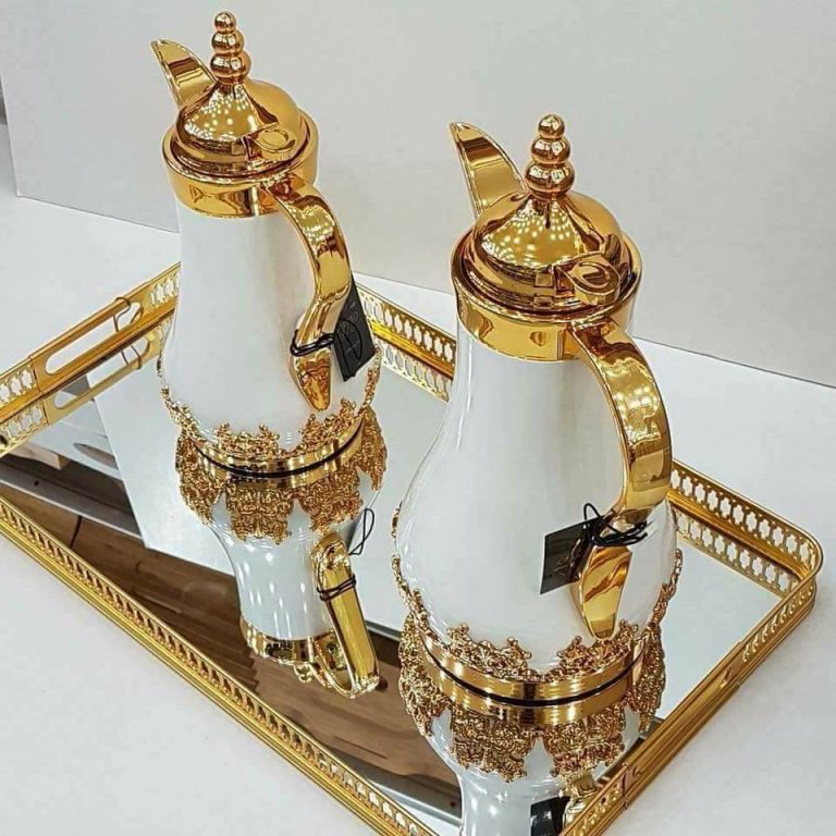 أطقم رائعة. للعرض فقط