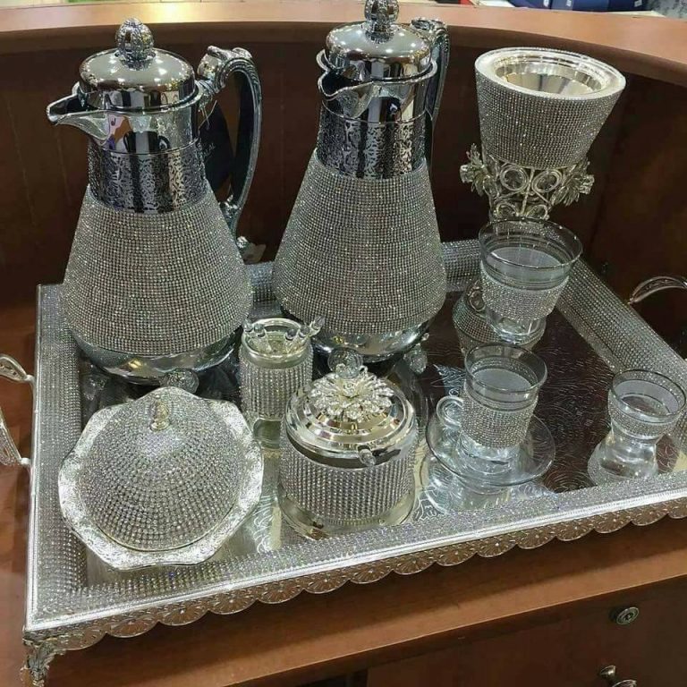 أطقم رائعة. للعرض فقط