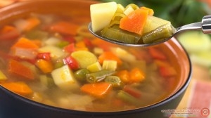 طريقة عمل شوربة الخضار بالكرفس