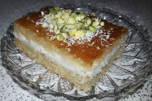 طريقة عمل البسبوسة بحشوة القشطة