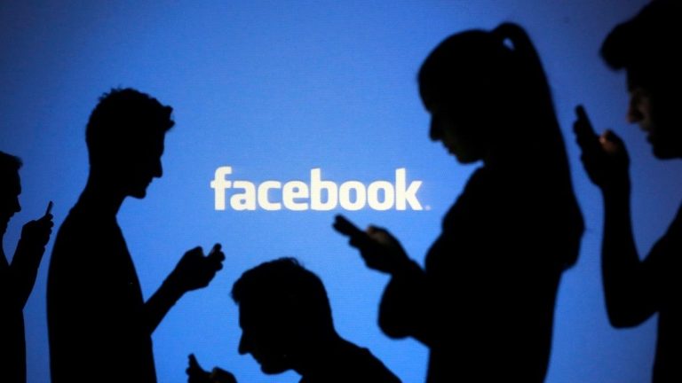 فيس بوك فى مرمى النار مجددا.. Cambridge Analytica تحصل على بيانات 50 مليون مستخدم للموقع دون إذنهم وتبيعها لحملة "ترامب" الانتخابية