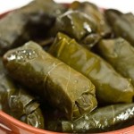 محشى ورق العنب ولحمة بالصوص اللذيذ والسحور سلطة الخضراوات المشوية والحلو بسبوسة