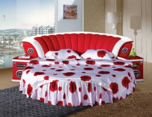 Bright-Red-Round-Bed-590x456