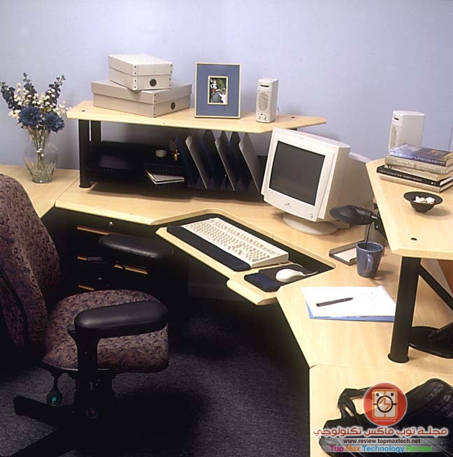 صور طريقة عمل مكتب كمبيوتر بداخله كمبيوتر من الخشب مجلة توب ماكس