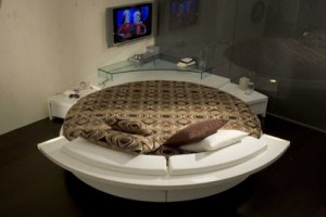 Contemporary-Luxury-Leather-Round-Beds-by-Prealpi-09