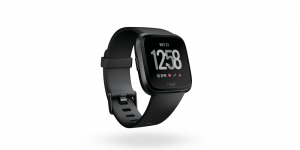 فيت بيت تطلق Fitbit Versa الساعة الذكية المناسبة للجميع