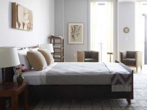 bedroom-good-looking-bachelor-pad-bedroom-furniture-design-with-dark-brown-wooden-bed-frame-and-beige-thick-pillow--610x457