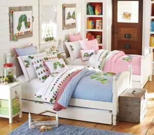 charming-kids-bedroom-ideas-for-small-space-with-wooden-bench-and-classic-white-chest-of-drawer