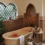 ديكورات حمام عصري مع لمسات كلاسيكية راقية