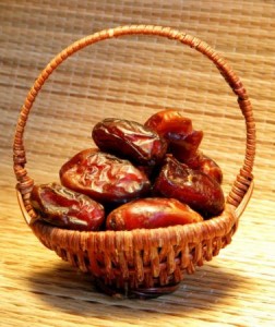 صور-تمر-بمختلف-انواعه-صور-عن-تمر-المدينه-2-378x450