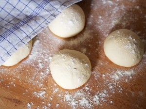 طريقة عمل عجينة الربع ساعة بالصور